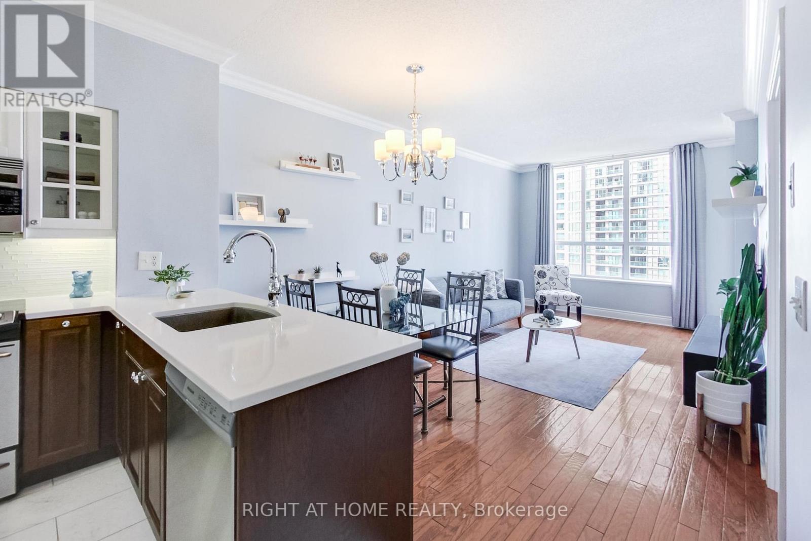 #PH6 55 HARRISON GARDEN BOULEVARD - 4