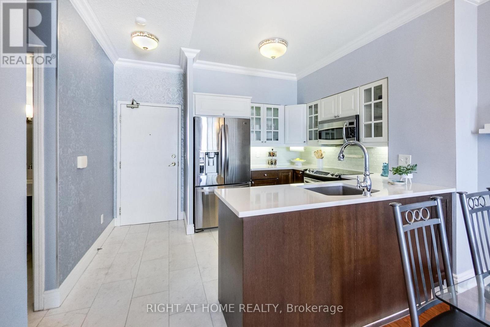 #PH6 55 HARRISON GARDEN BOULEVARD - 5