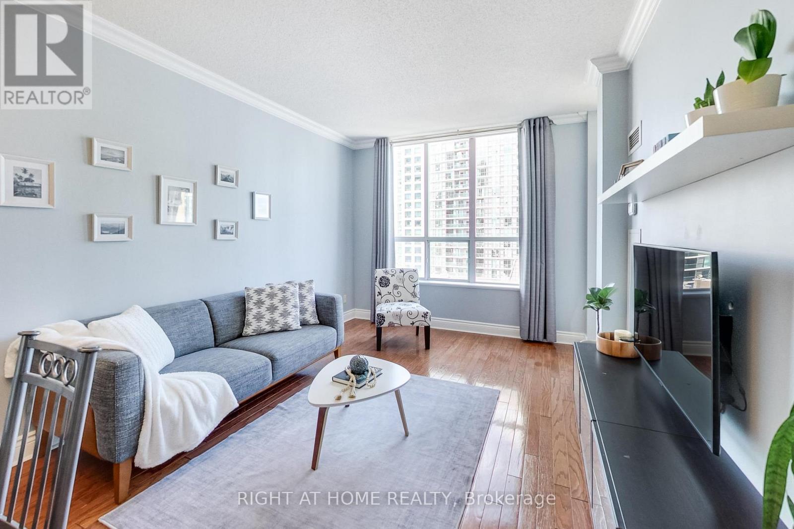 #PH6 55 HARRISON GARDEN BOULEVARD - 9
