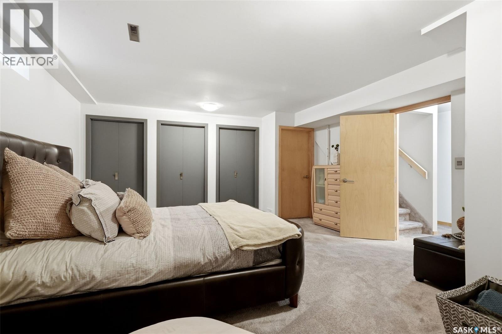 2738 Cameron STREET — photo 33