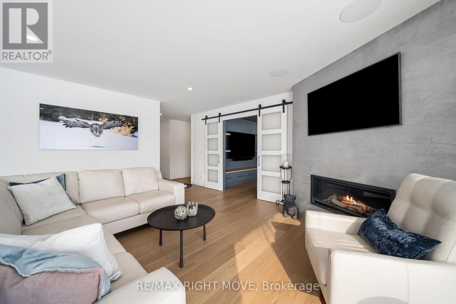 #205 585 ATHERLEY ROAD - 21