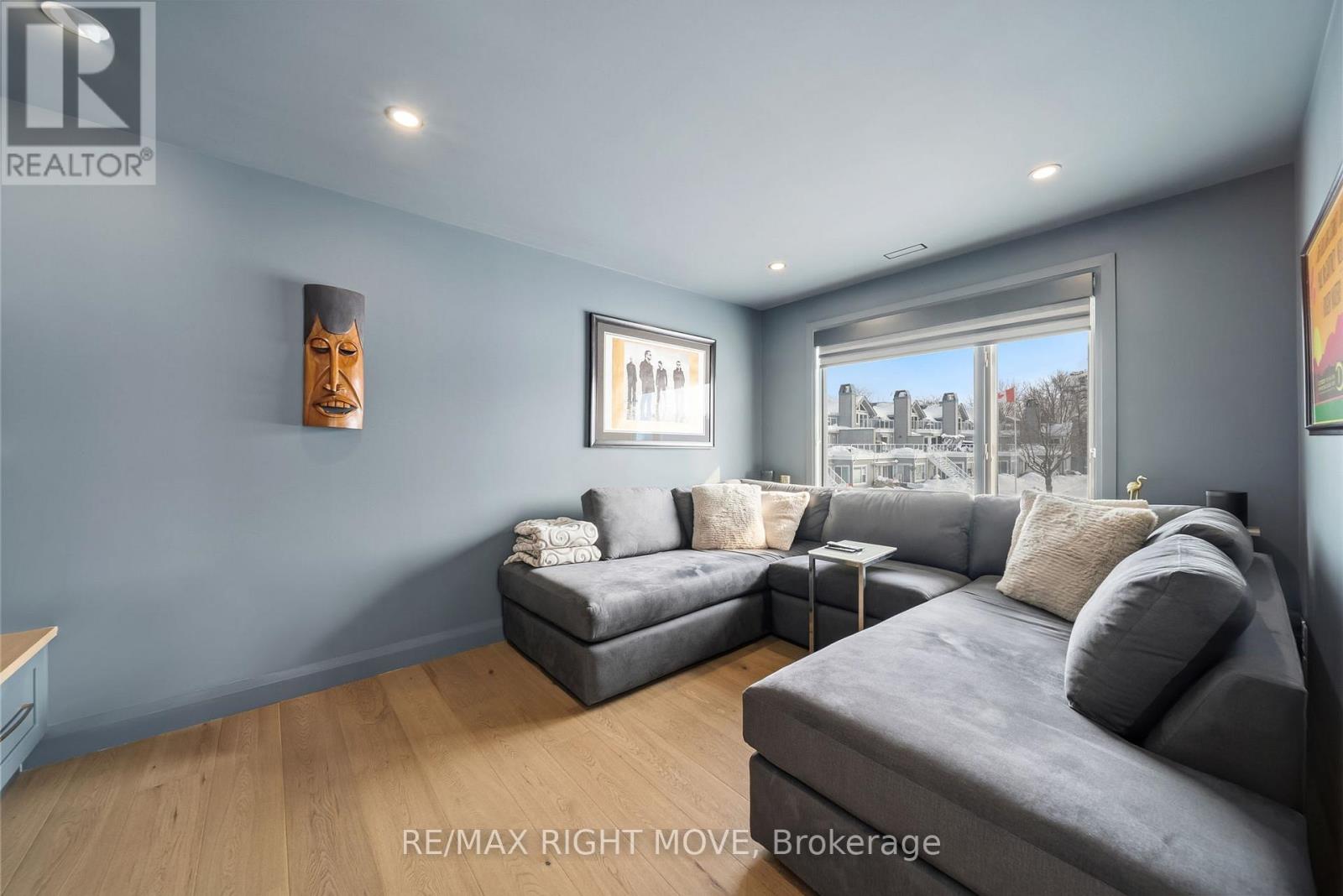 #205 585 ATHERLEY ROAD - 26