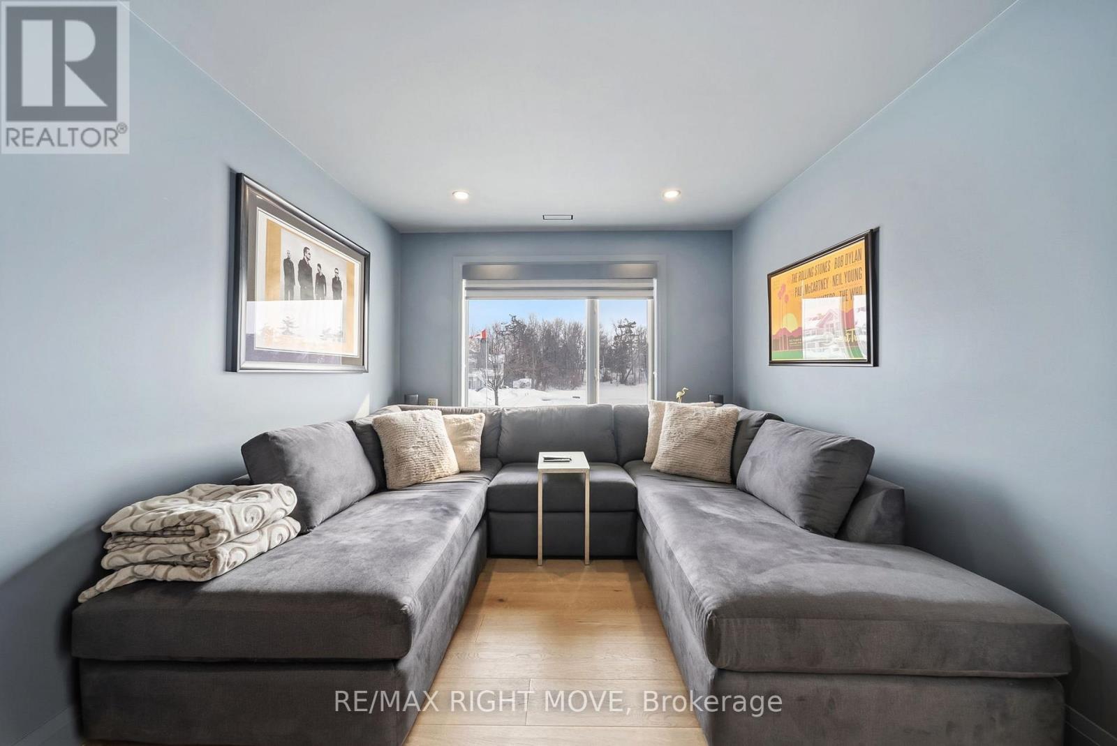 #205 585 ATHERLEY ROAD - 27