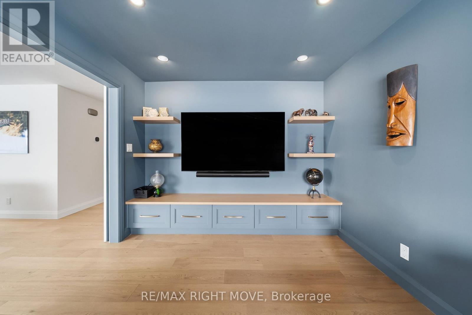 #205 585 ATHERLEY ROAD - 28