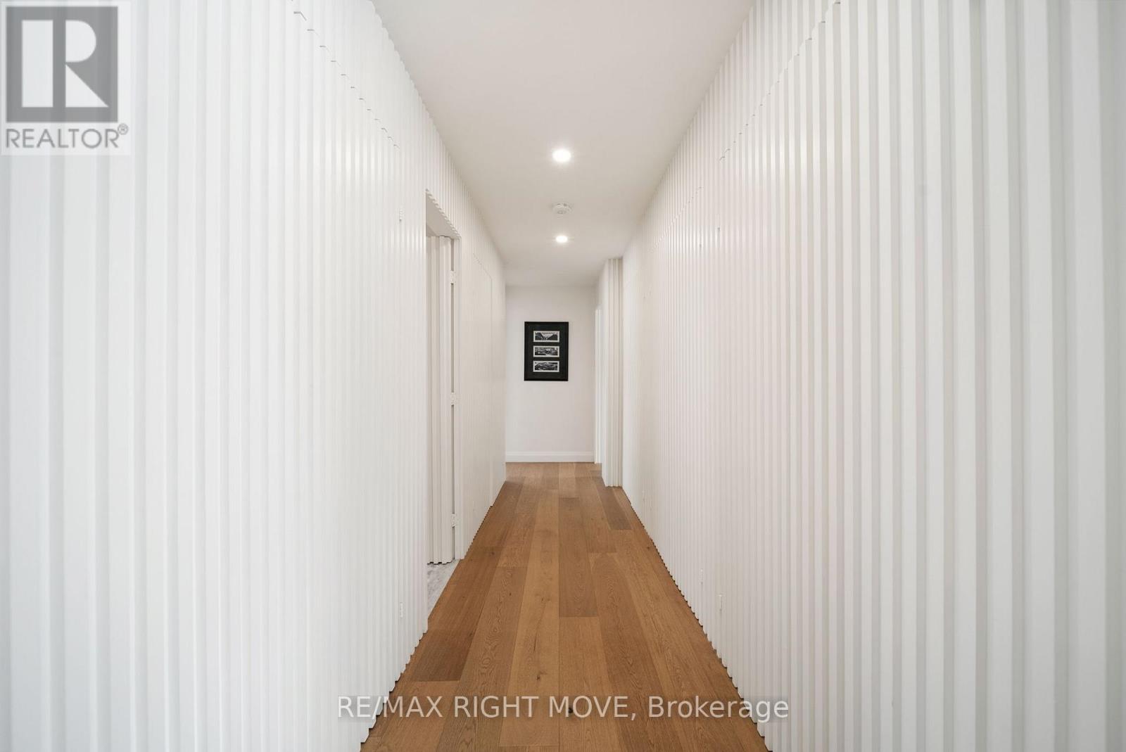 #205 585 ATHERLEY ROAD - 31