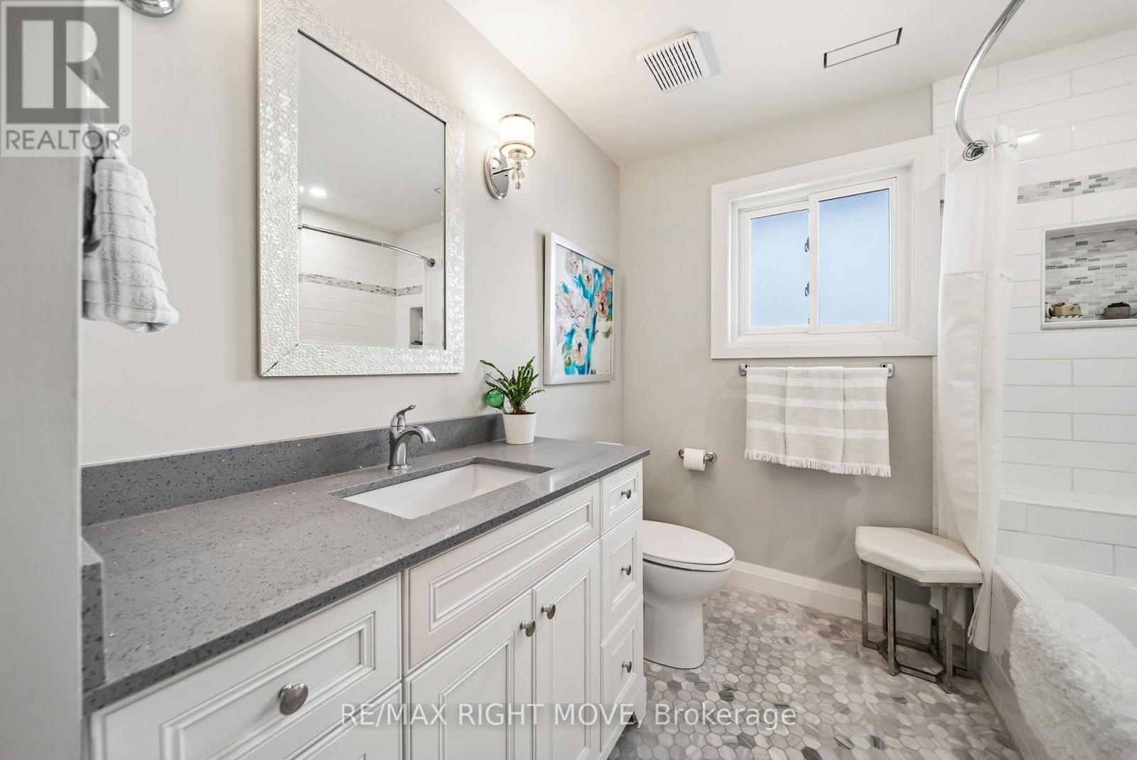 #205 585 ATHERLEY ROAD - 32