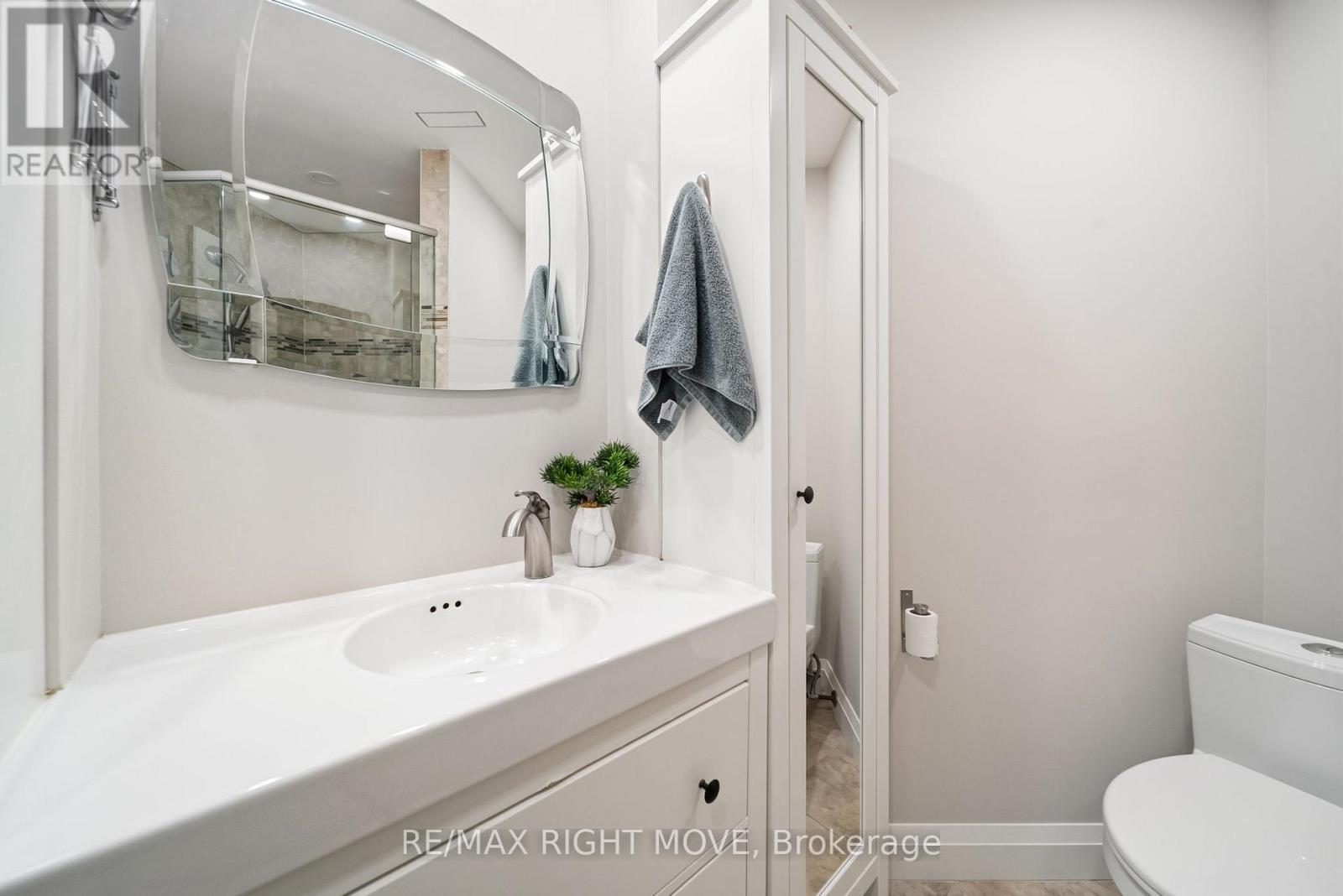 #205 585 ATHERLEY ROAD - 36