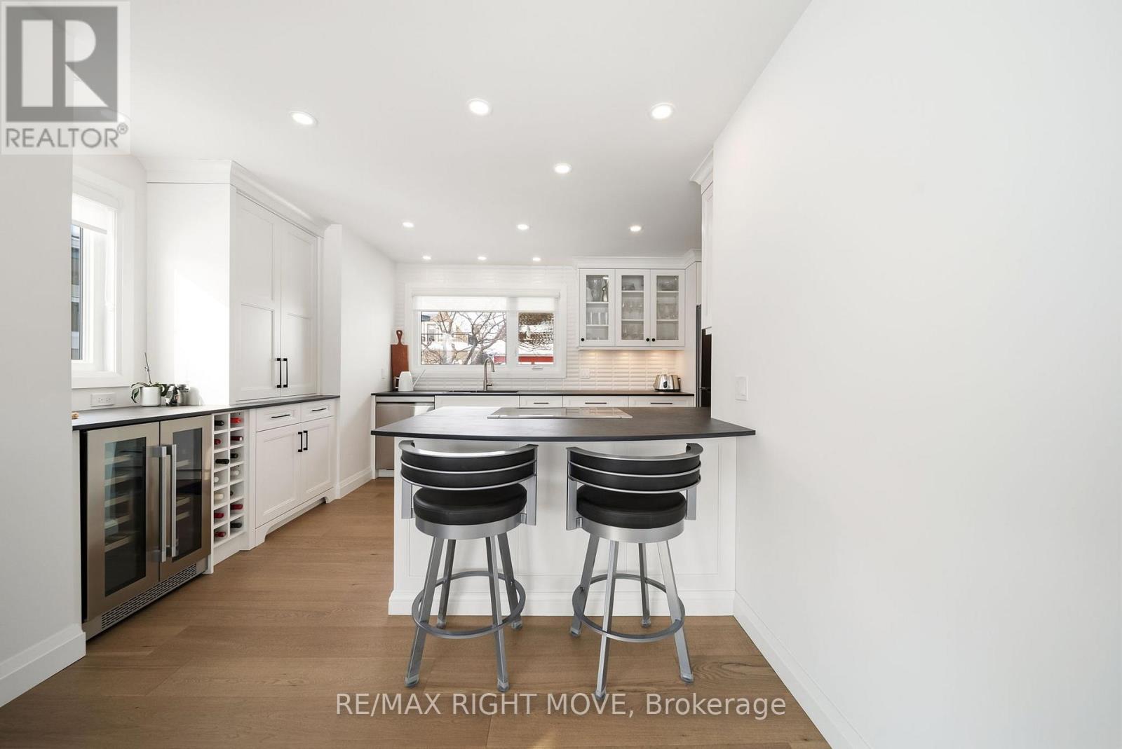 #205 585 ATHERLEY ROAD - 8