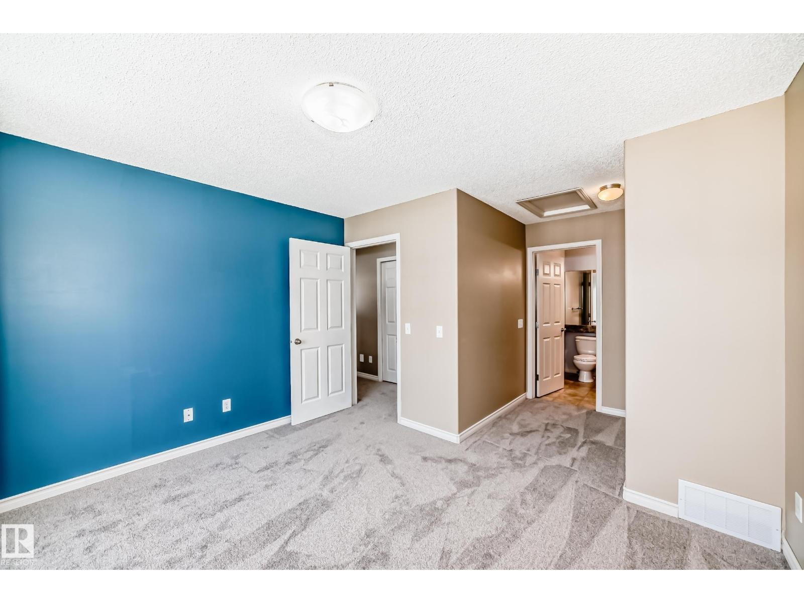 #4 5102 30 AV — photo 16