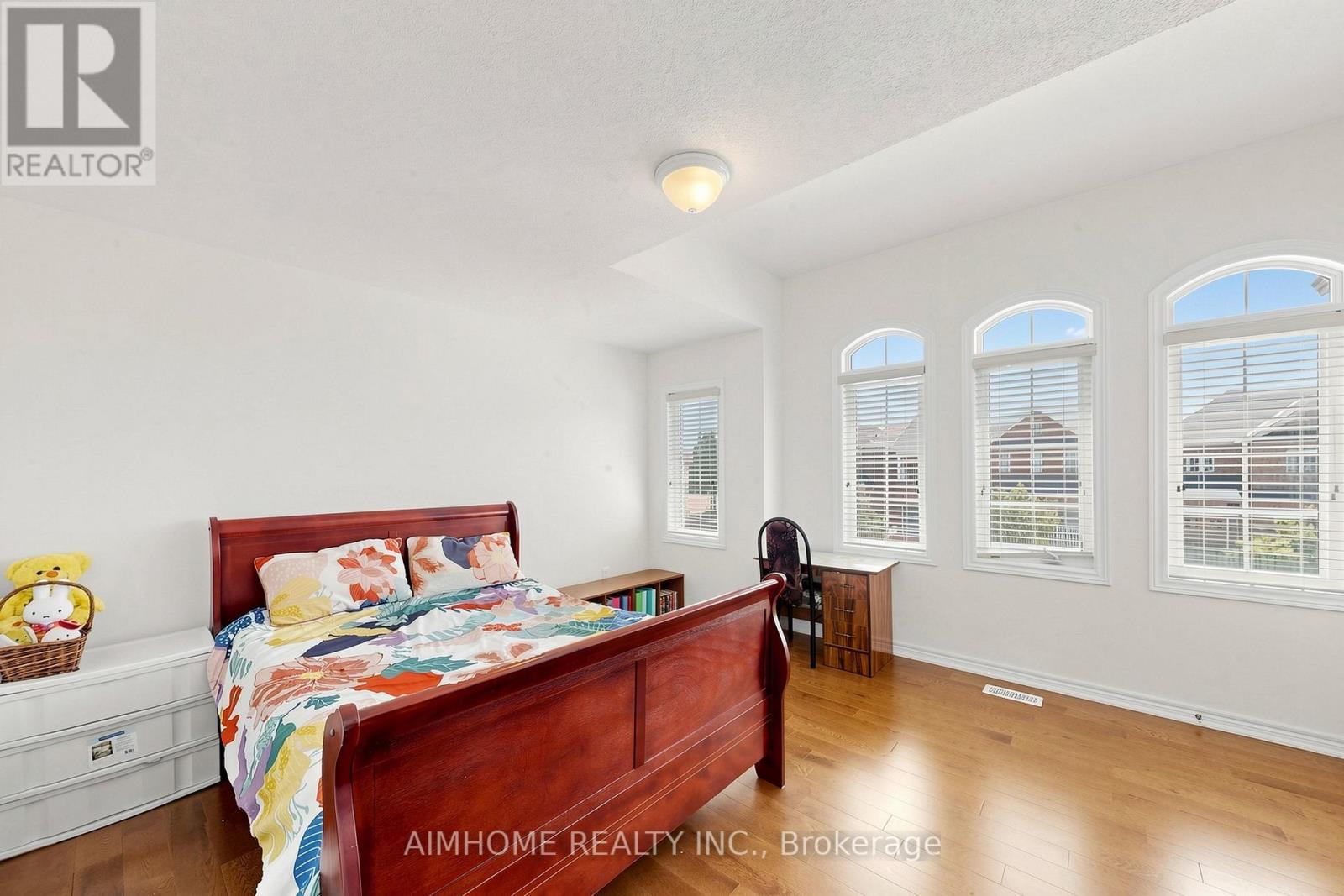 6 VALERIAN STREET - 26