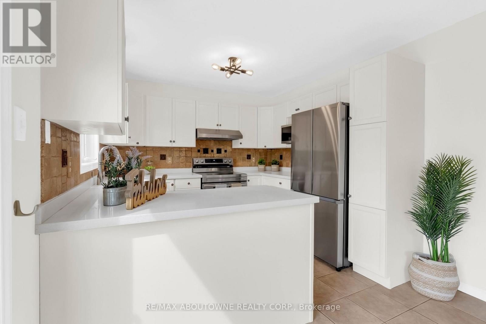 32 JENSON BOULEVARD - 15