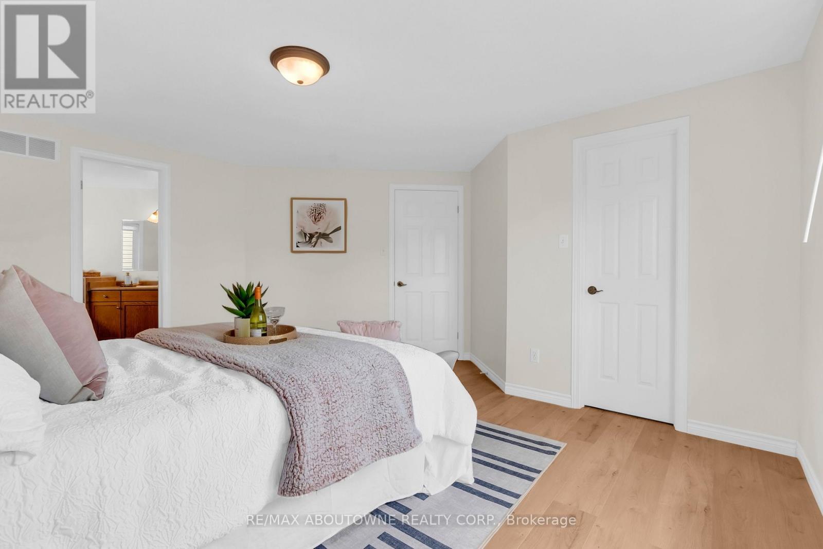 32 JENSON BOULEVARD - 22