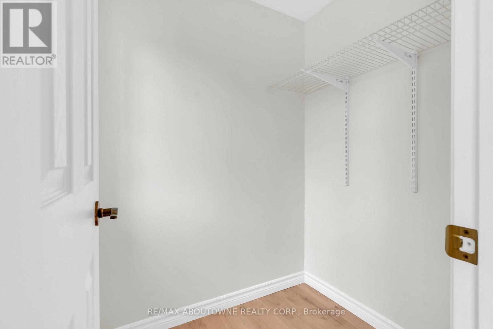 32 JENSON BOULEVARD - 27
