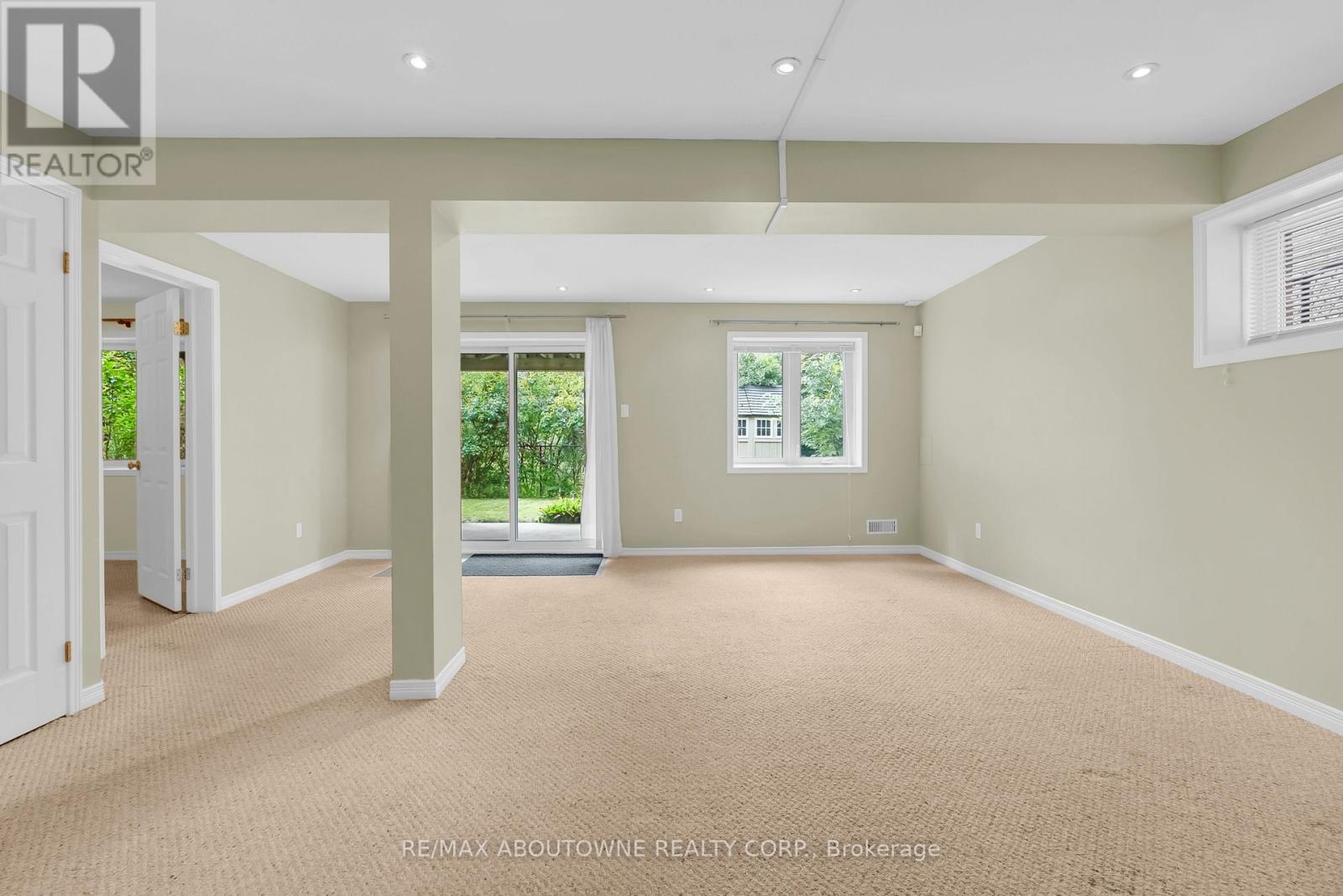 32 JENSON BOULEVARD - 32