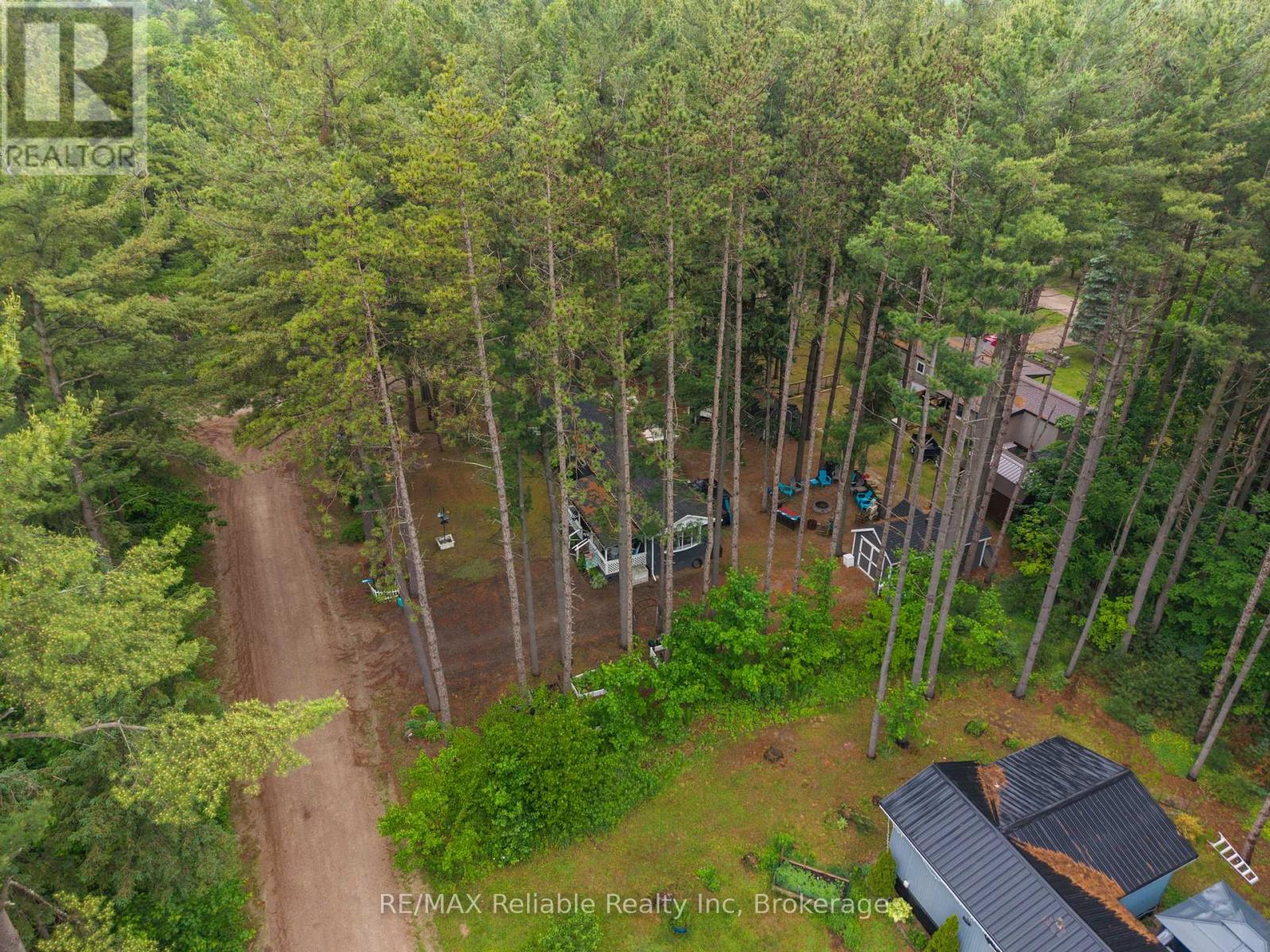 401 SUGAR MAPLE DRIVE - 2