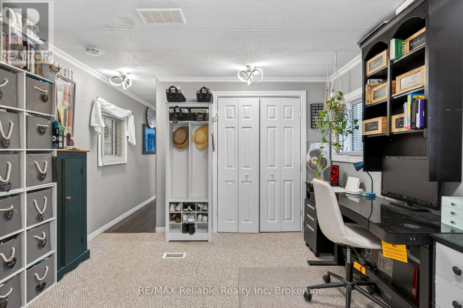 401 SUGAR MAPLE DRIVE - 23