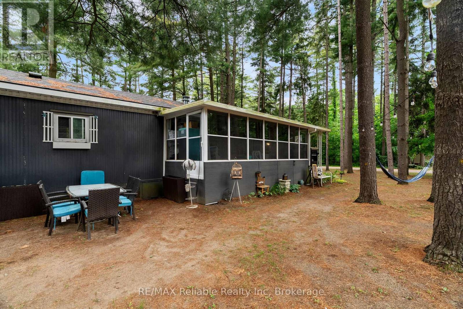 401 SUGAR MAPLE DRIVE - 36