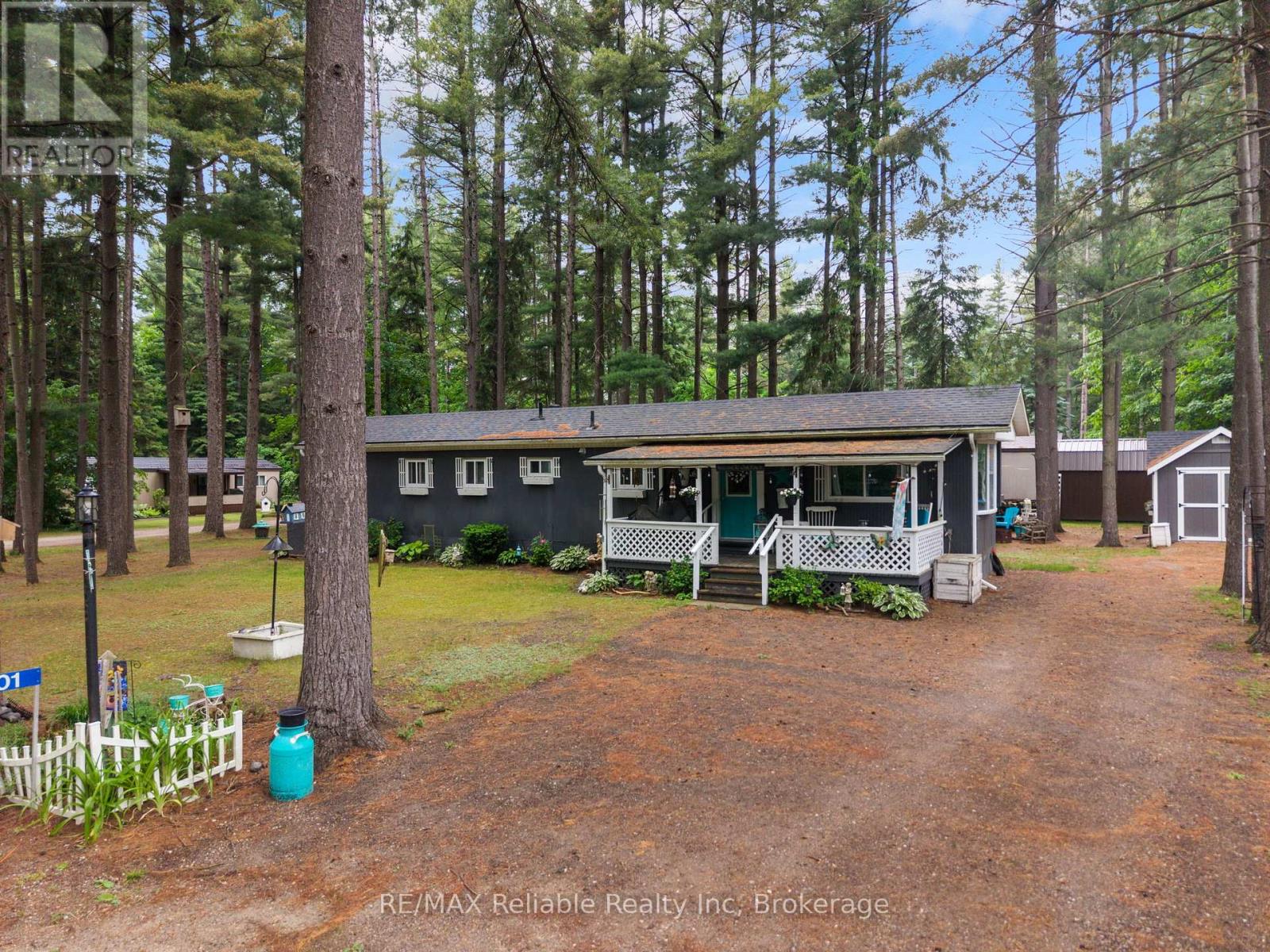 401 SUGAR MAPLE DRIVE - 4