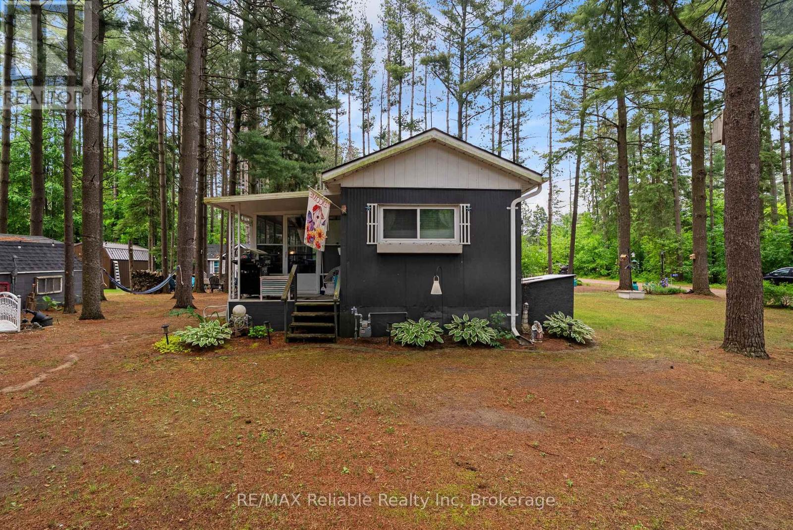 401 SUGAR MAPLE DRIVE - 40