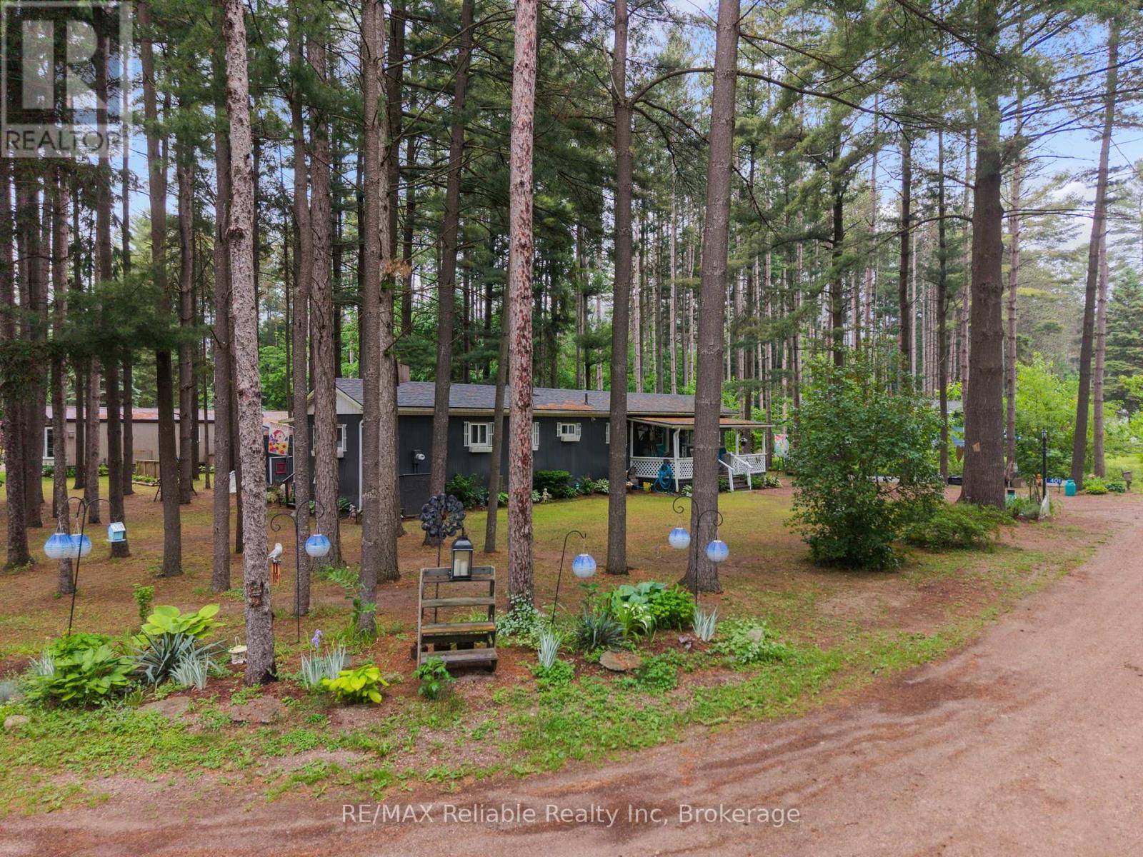401 SUGAR MAPLE DRIVE - 41