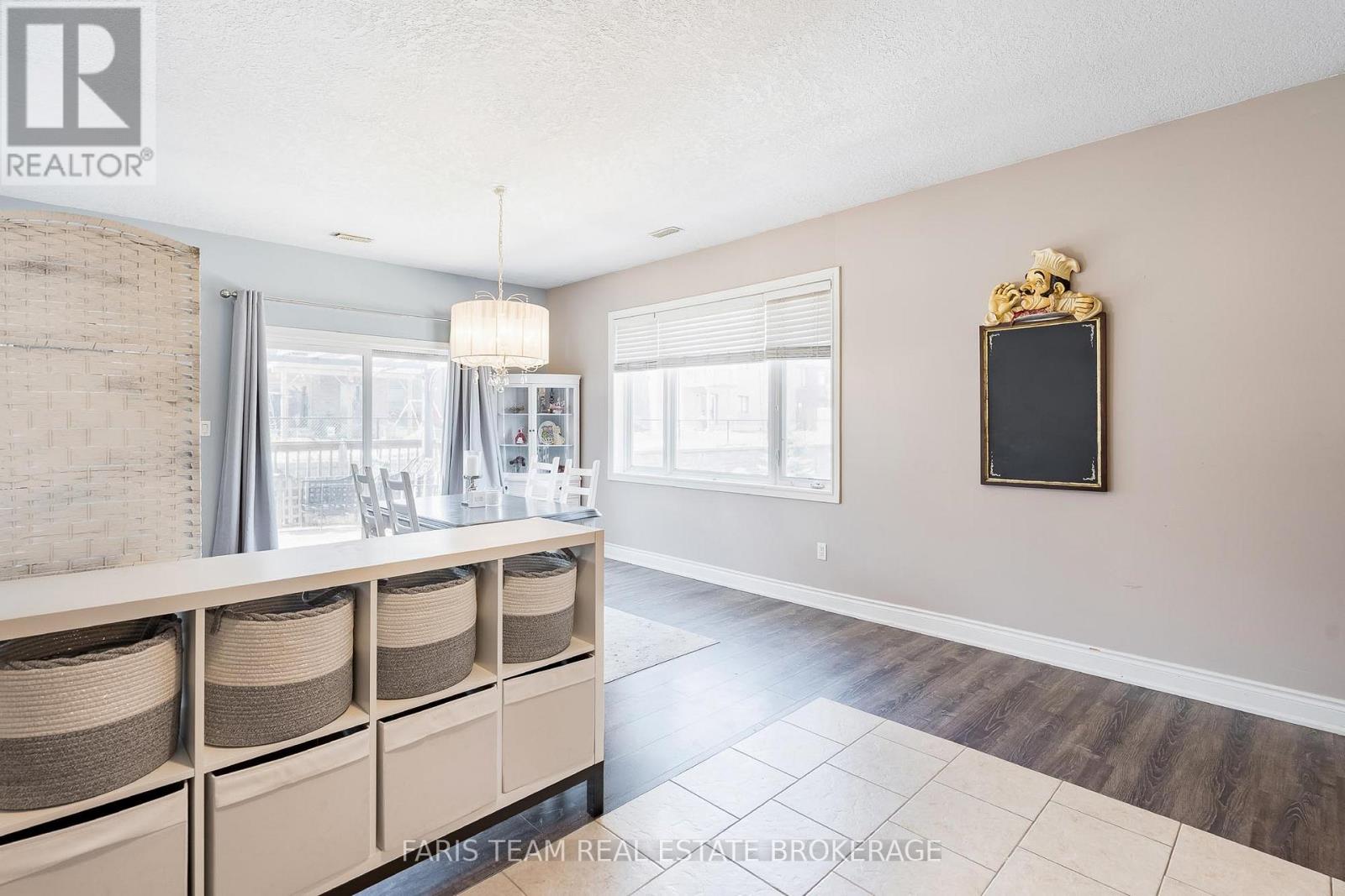 3118 EMPEROR DRIVE - 8