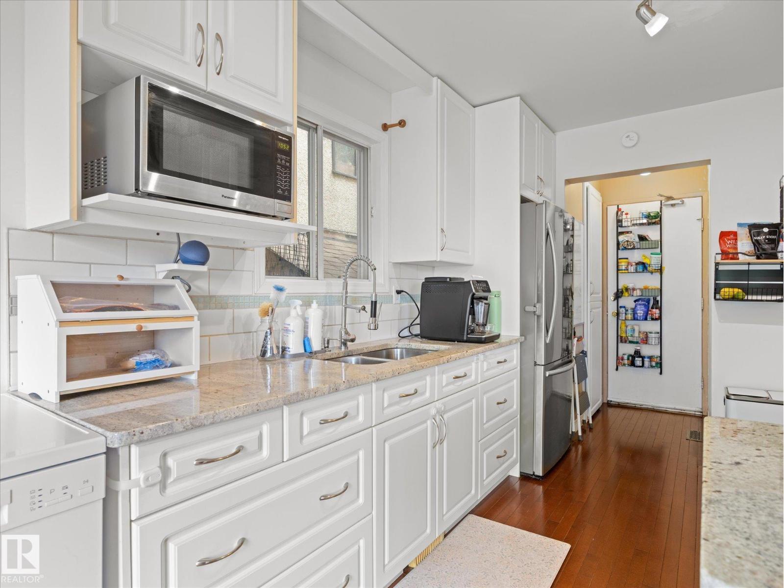 10805 20 AV NW — photo 10