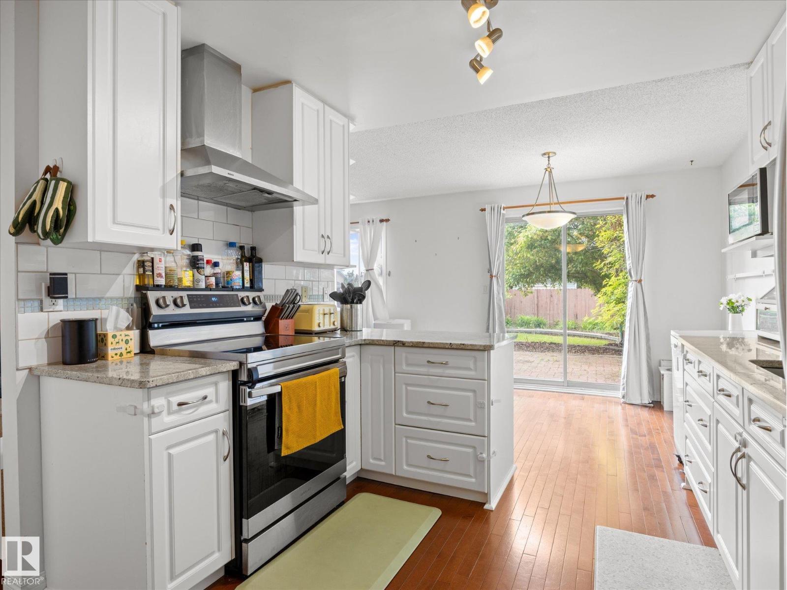 10805 20 AV NW — photo 11