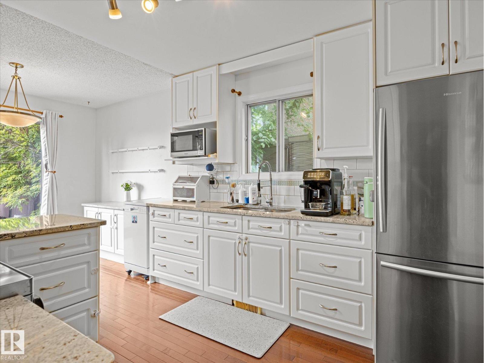 10805 20 AV NW — photo 12