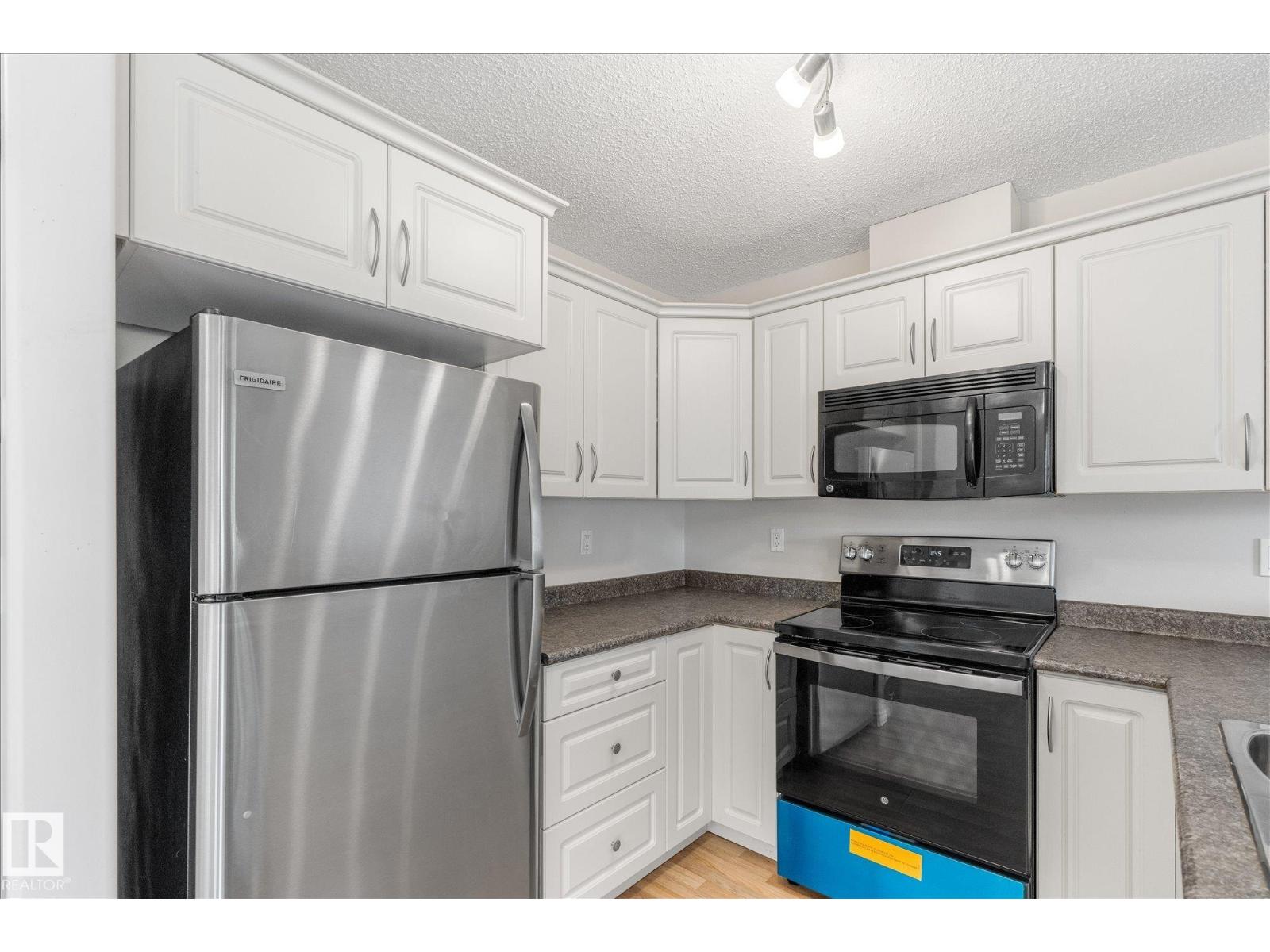 #67 15 WOODSMERE — photo 10