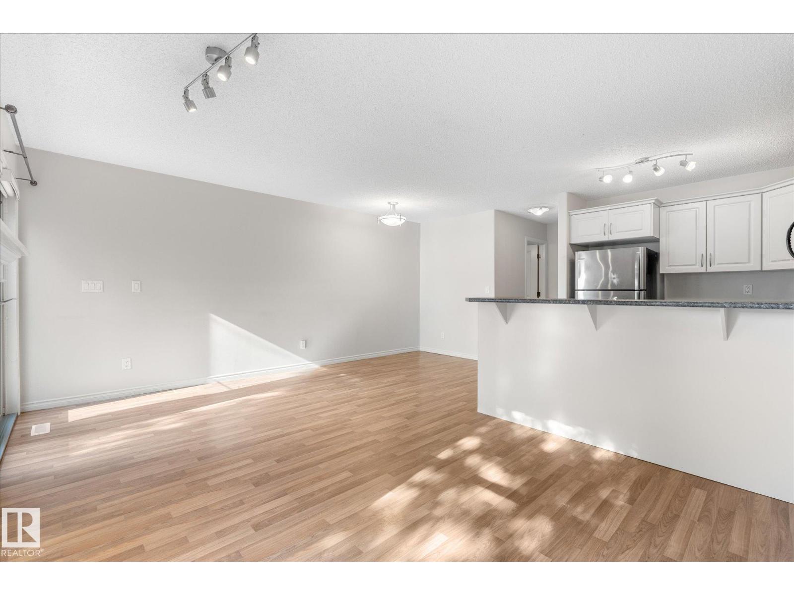 #67 15 WOODSMERE — photo 14