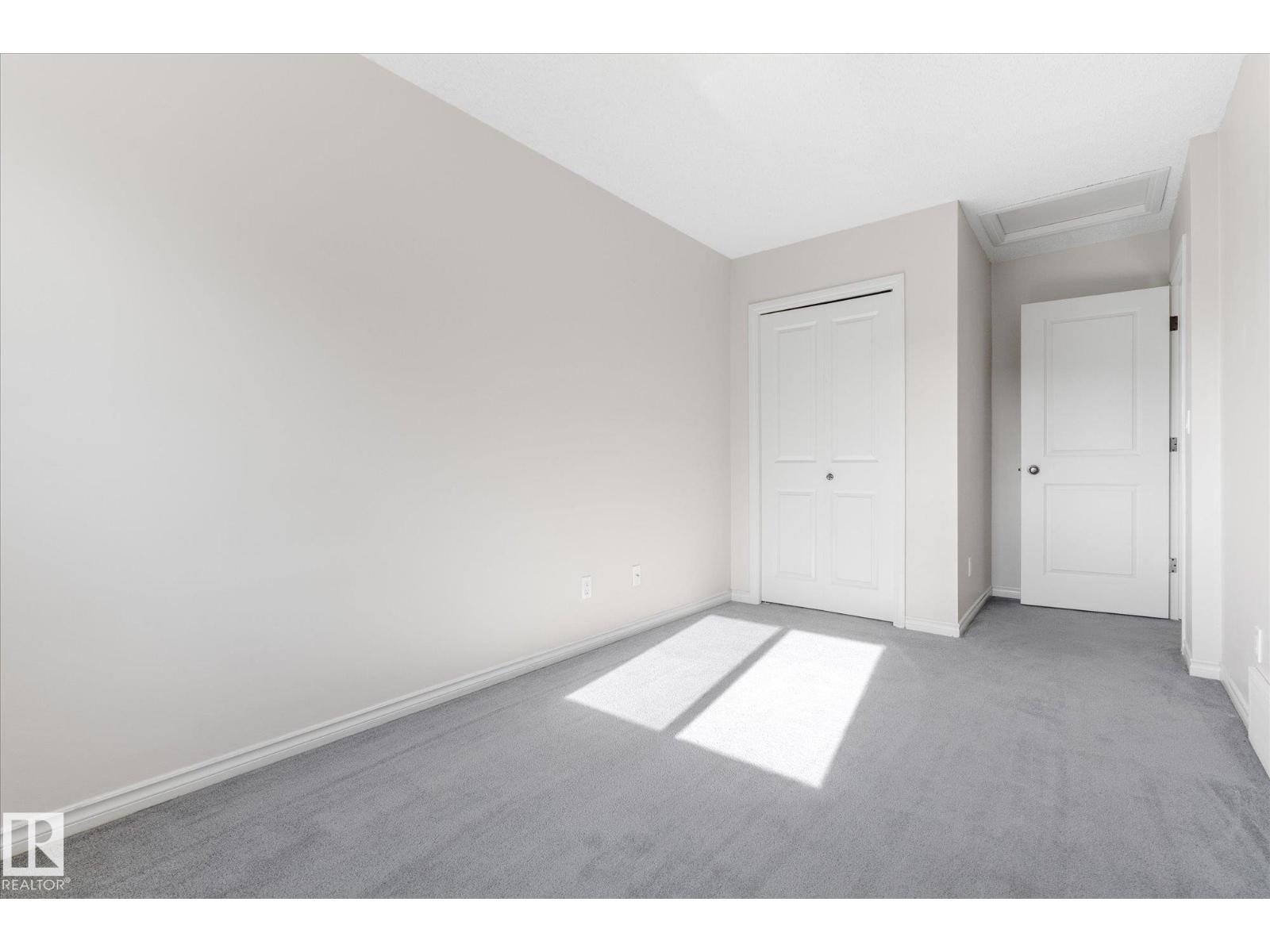 #67 15 WOODSMERE — photo 24