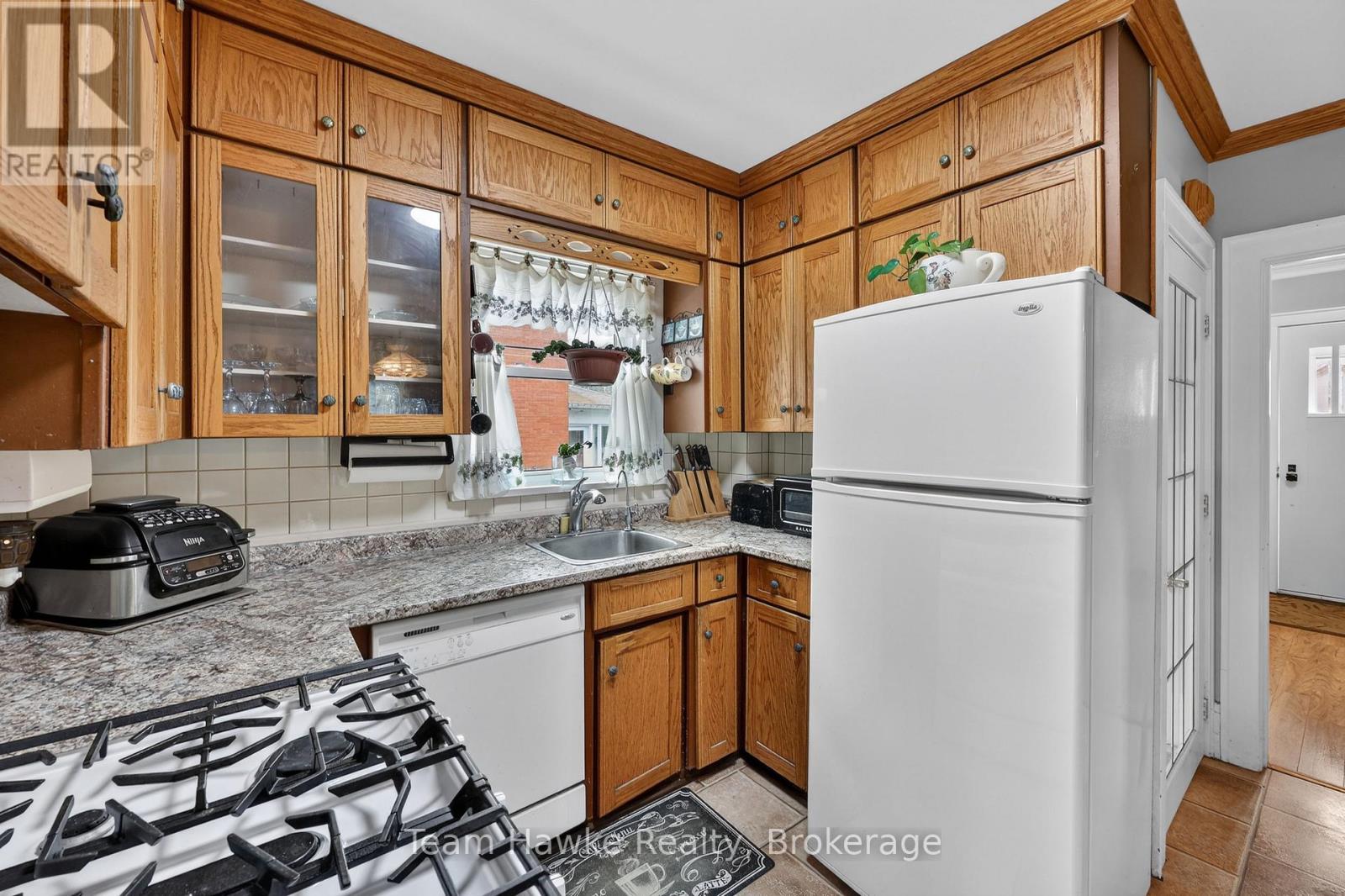 443 ELIZABETH STREET - 8