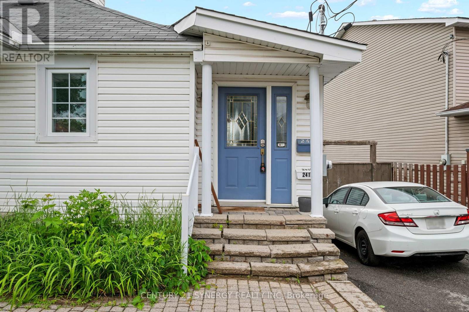 2 Bed, 1 Bath Multi-Family for Rent in Ottawa – 241 BRADLEY AVENUE, Ottawa – MLS# X13223696 - Image 2