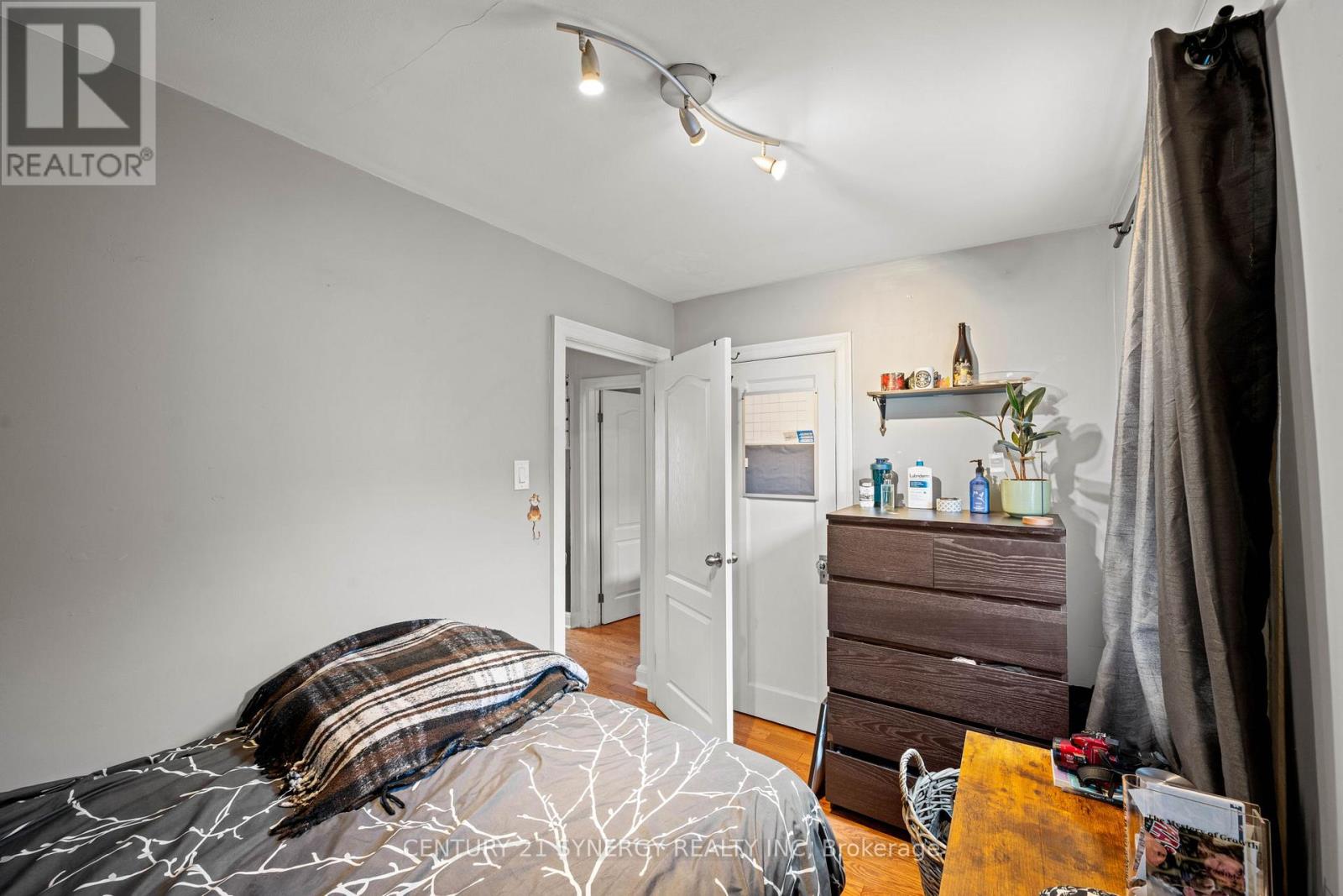 2 Bed, 1 Bath Multi-Family for Rent in Ottawa – 241 BRADLEY AVENUE, Ottawa – MLS# X13223696 - Image 14