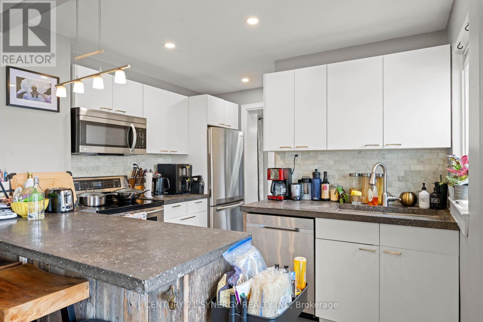 2 Bed, 1 Bath Multi-Family for Rent in Ottawa – 241 BRADLEY AVENUE, Ottawa – MLS# X13223696 - Image 5