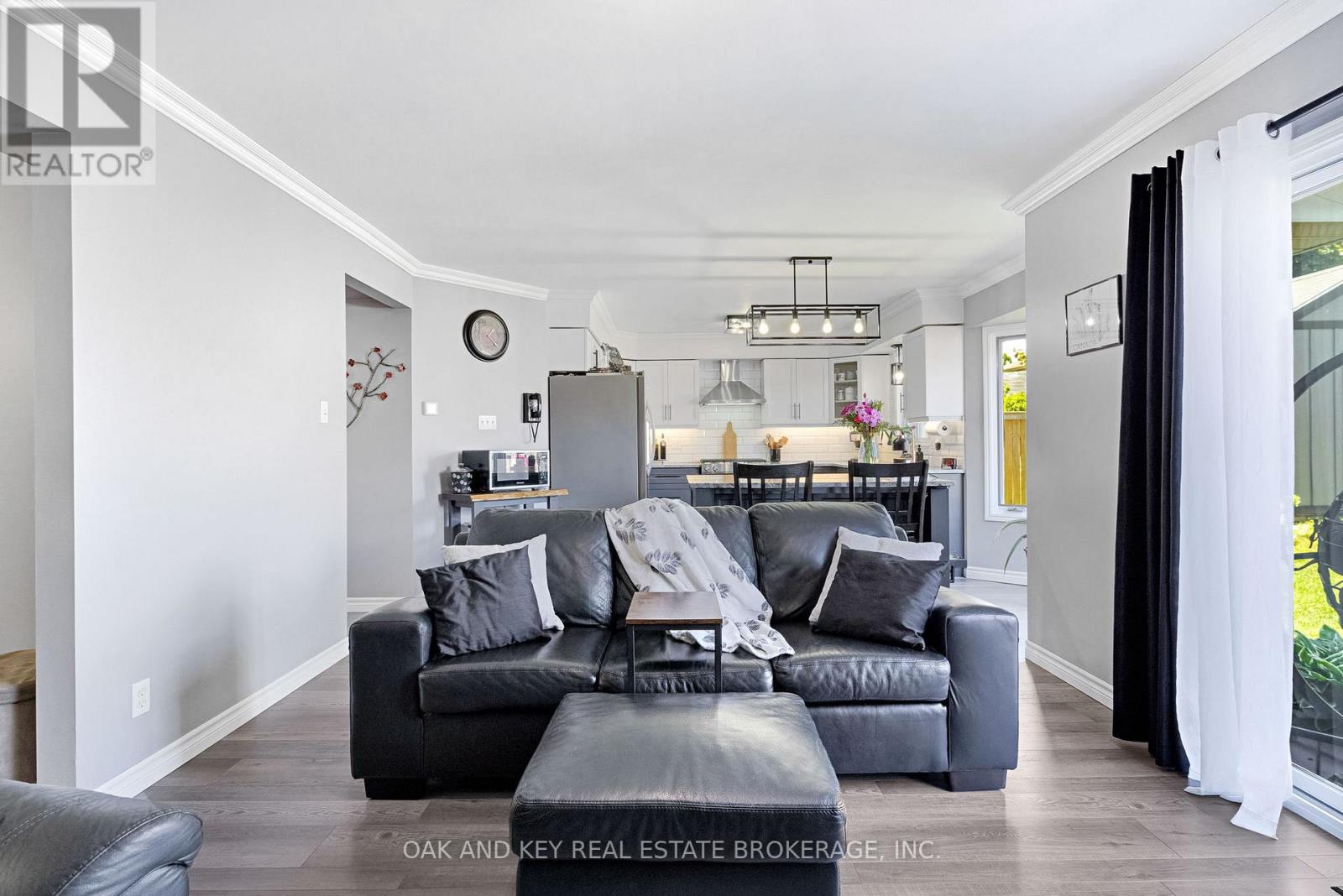 54 NAPOLEON DRIVE - 11