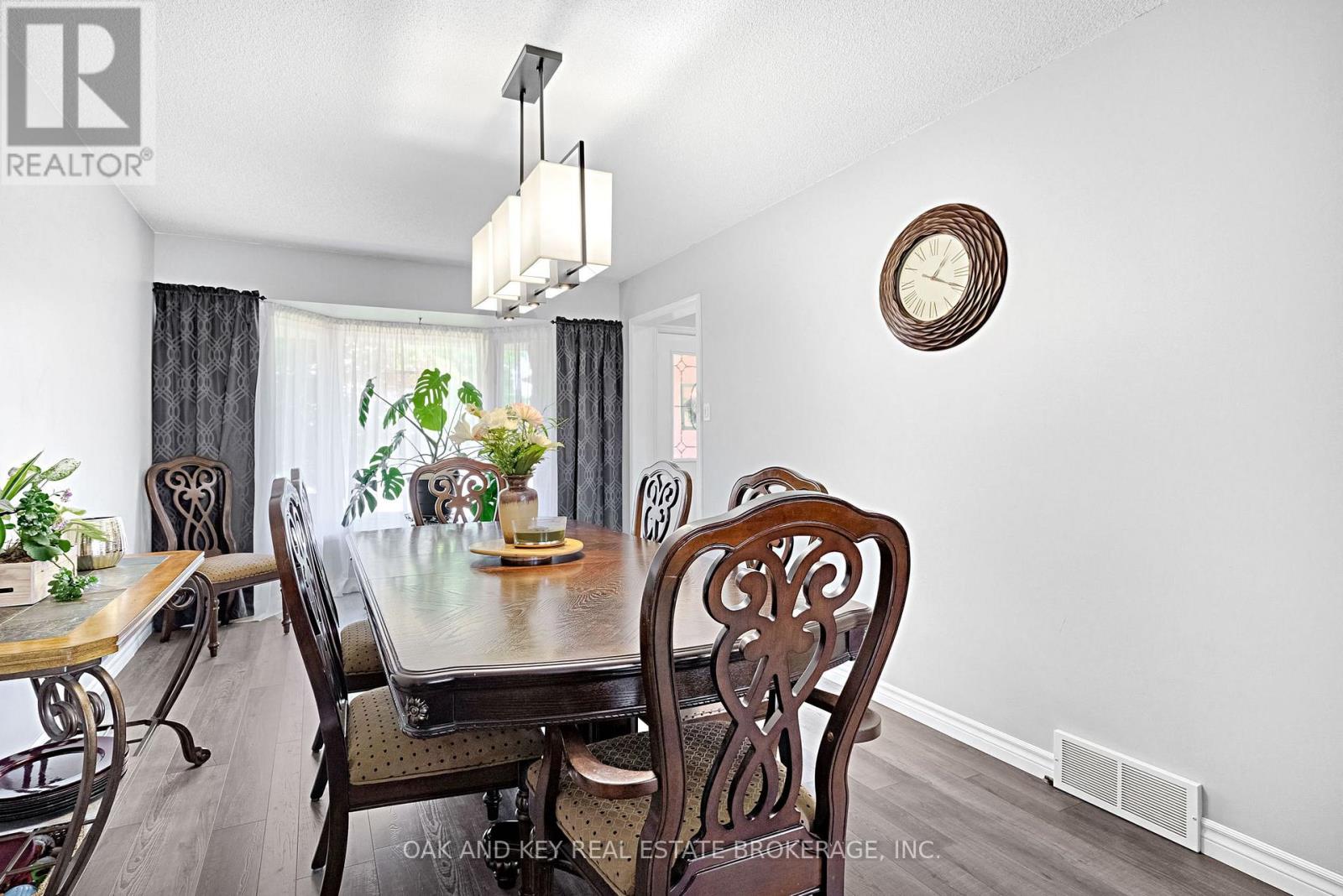 54 NAPOLEON DRIVE - 19