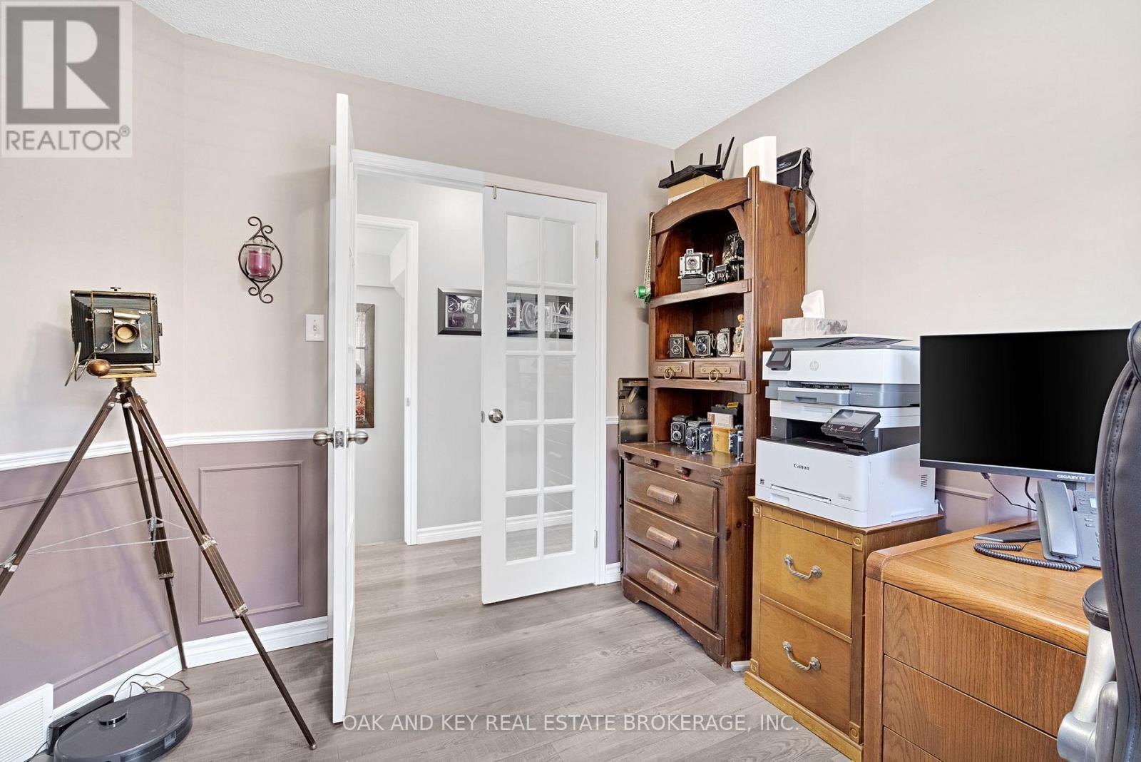 54 NAPOLEON DRIVE - 21