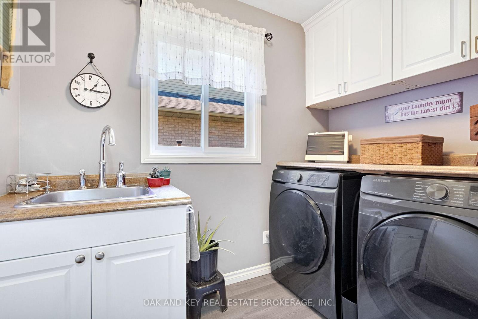 54 NAPOLEON DRIVE - 23