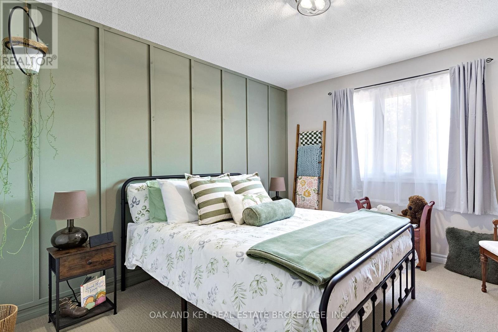54 NAPOLEON DRIVE - 27