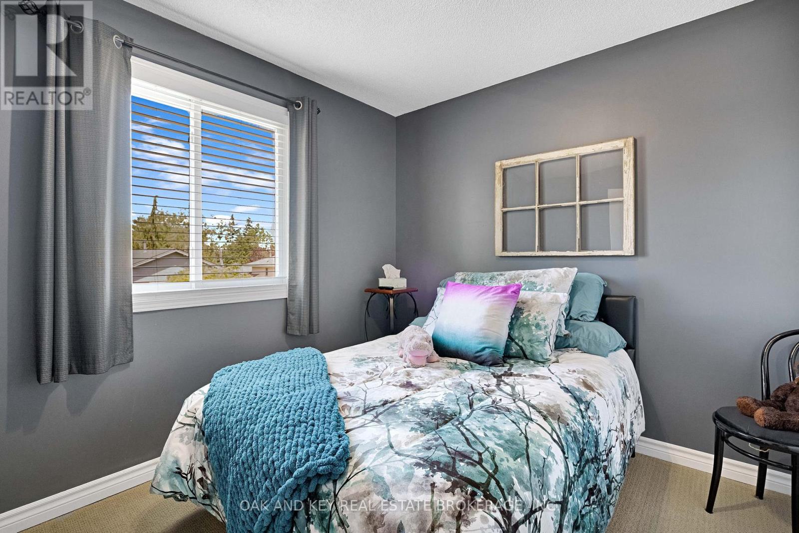 54 NAPOLEON DRIVE - 29
