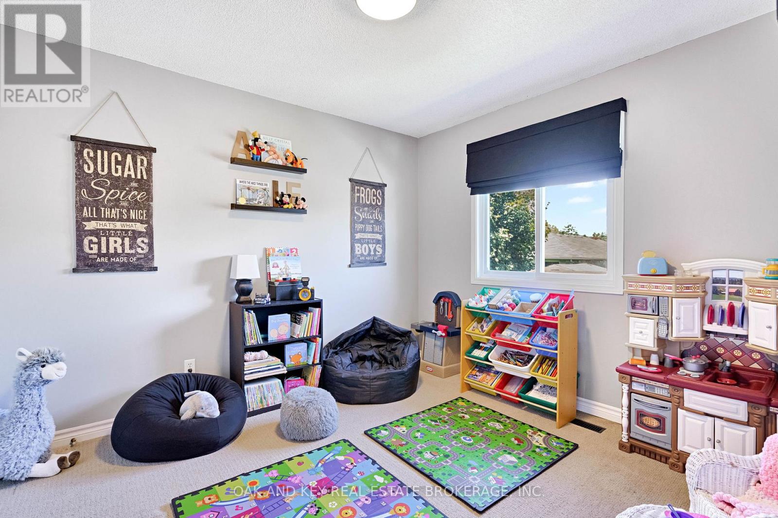 54 NAPOLEON DRIVE - 31