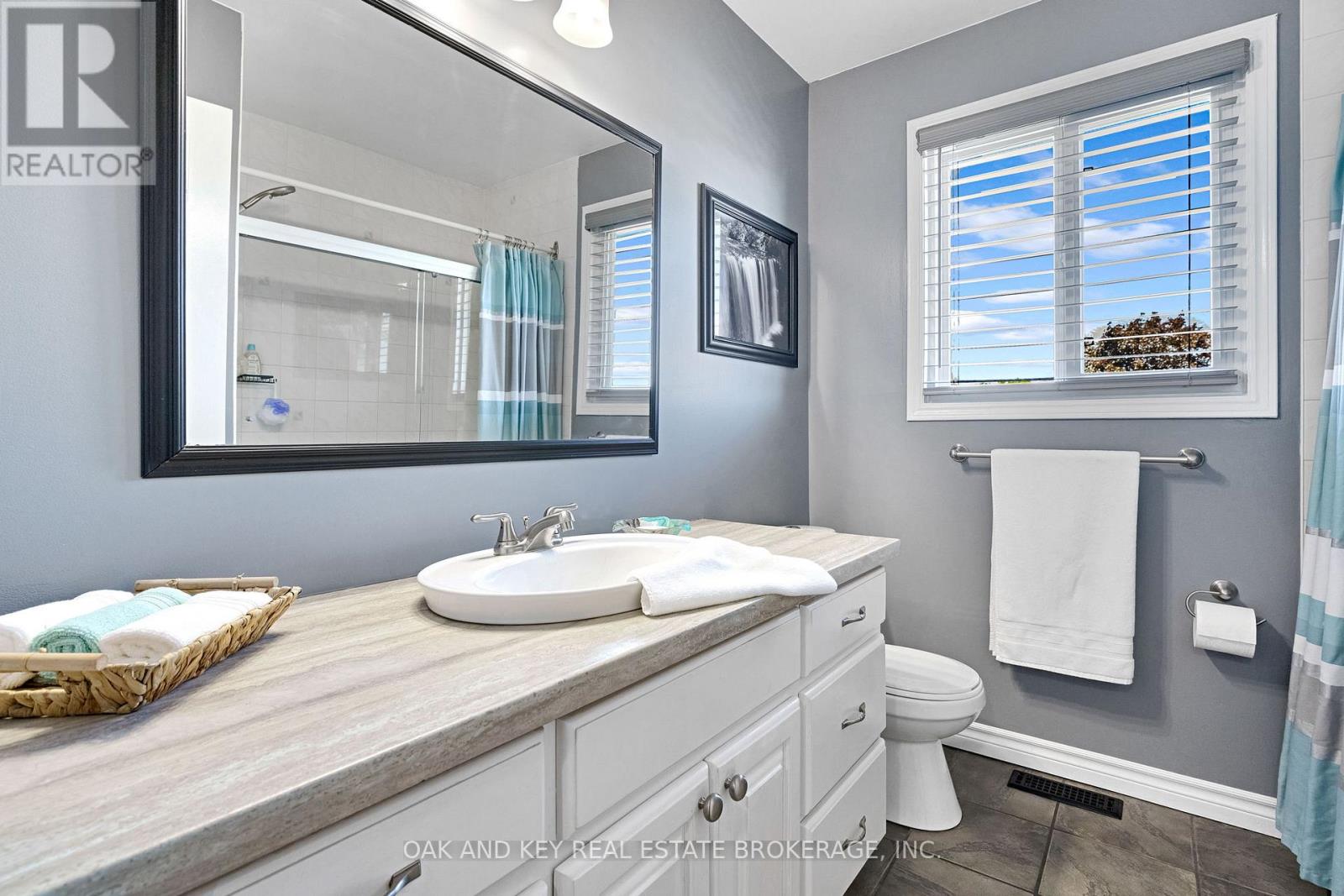 54 NAPOLEON DRIVE - 33