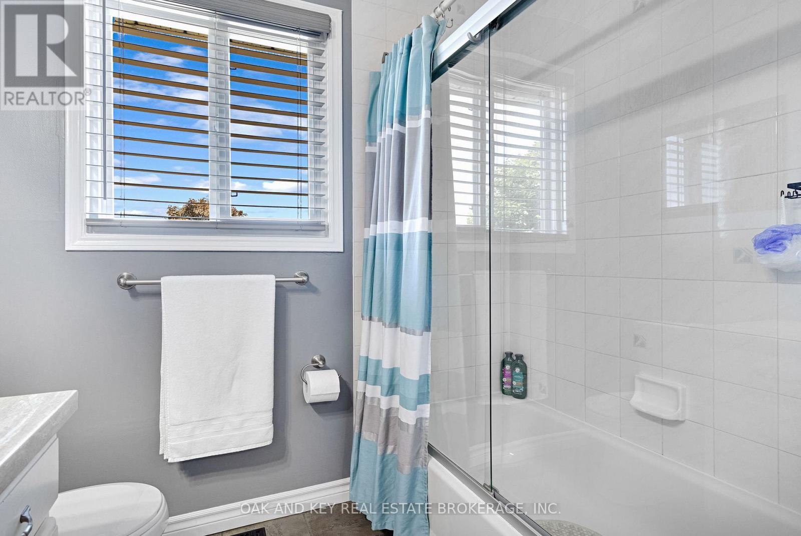 54 NAPOLEON DRIVE - 34