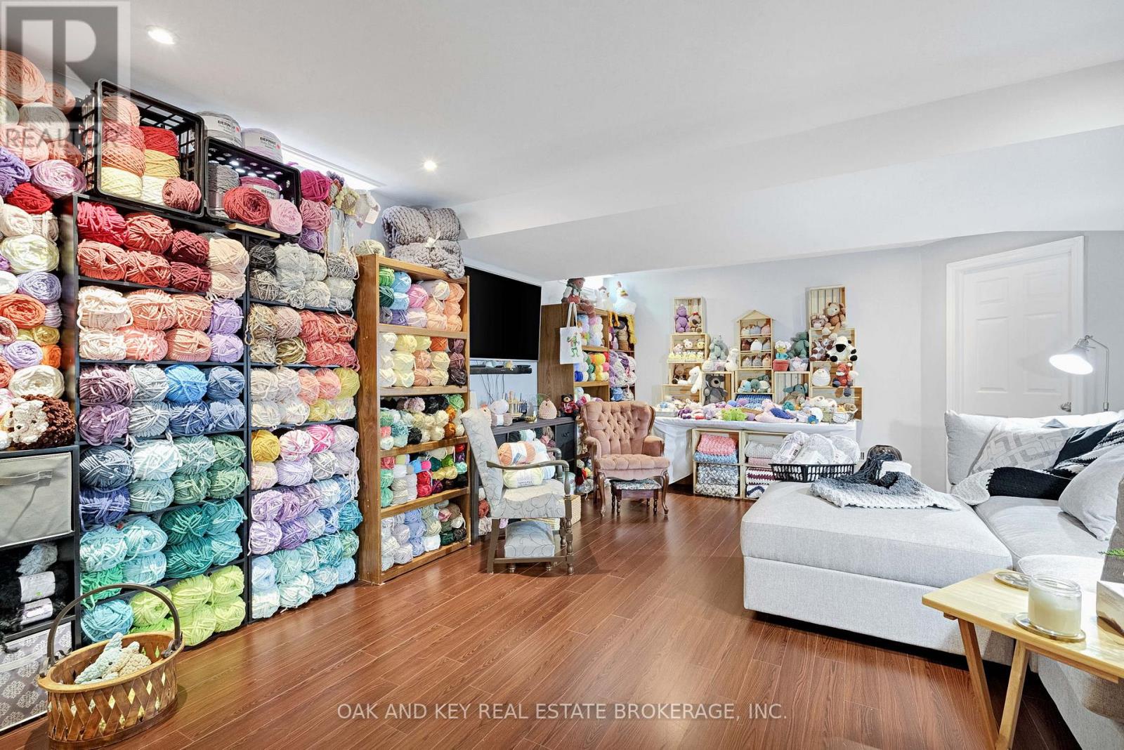 54 NAPOLEON DRIVE - 36