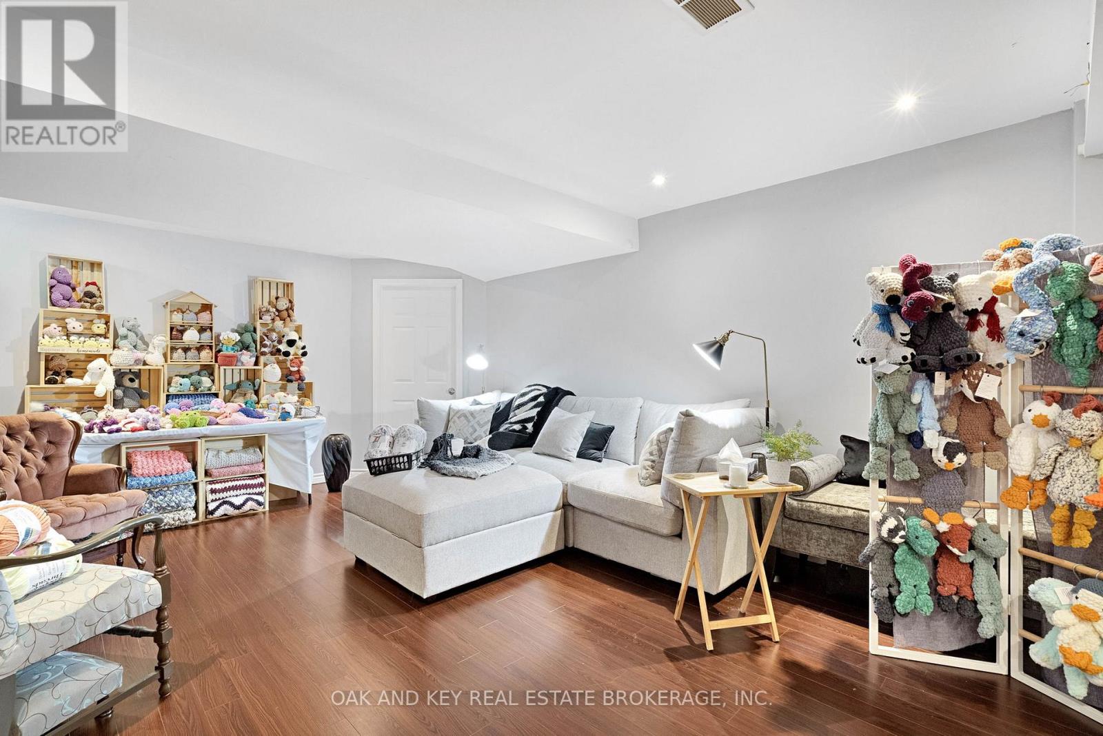 54 NAPOLEON DRIVE - 37