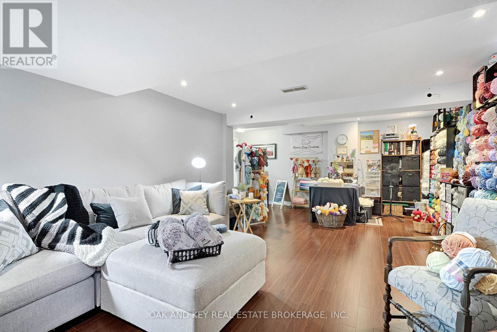 54 NAPOLEON DRIVE - 39