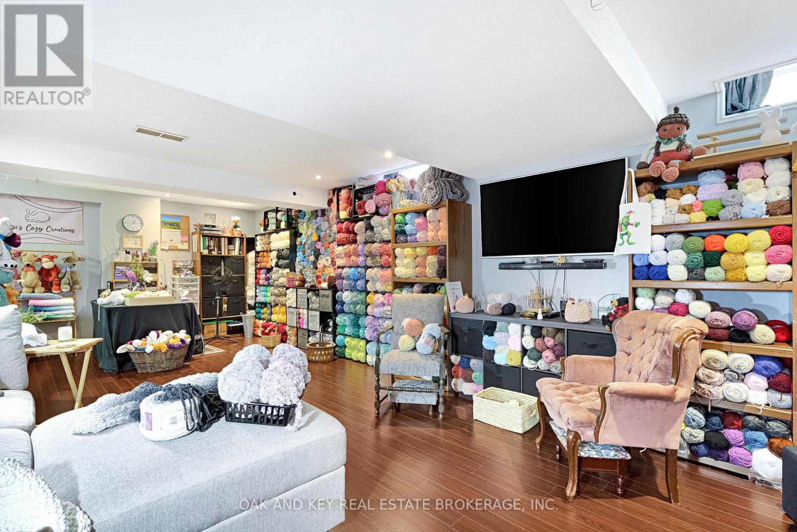 54 NAPOLEON DRIVE - 40