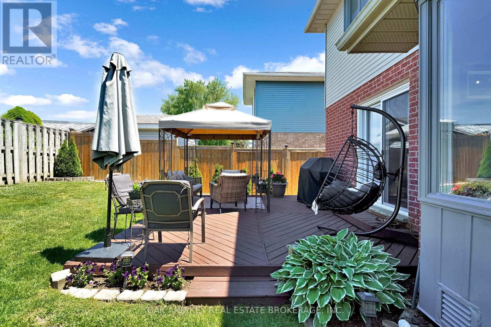 54 NAPOLEON DRIVE - 44