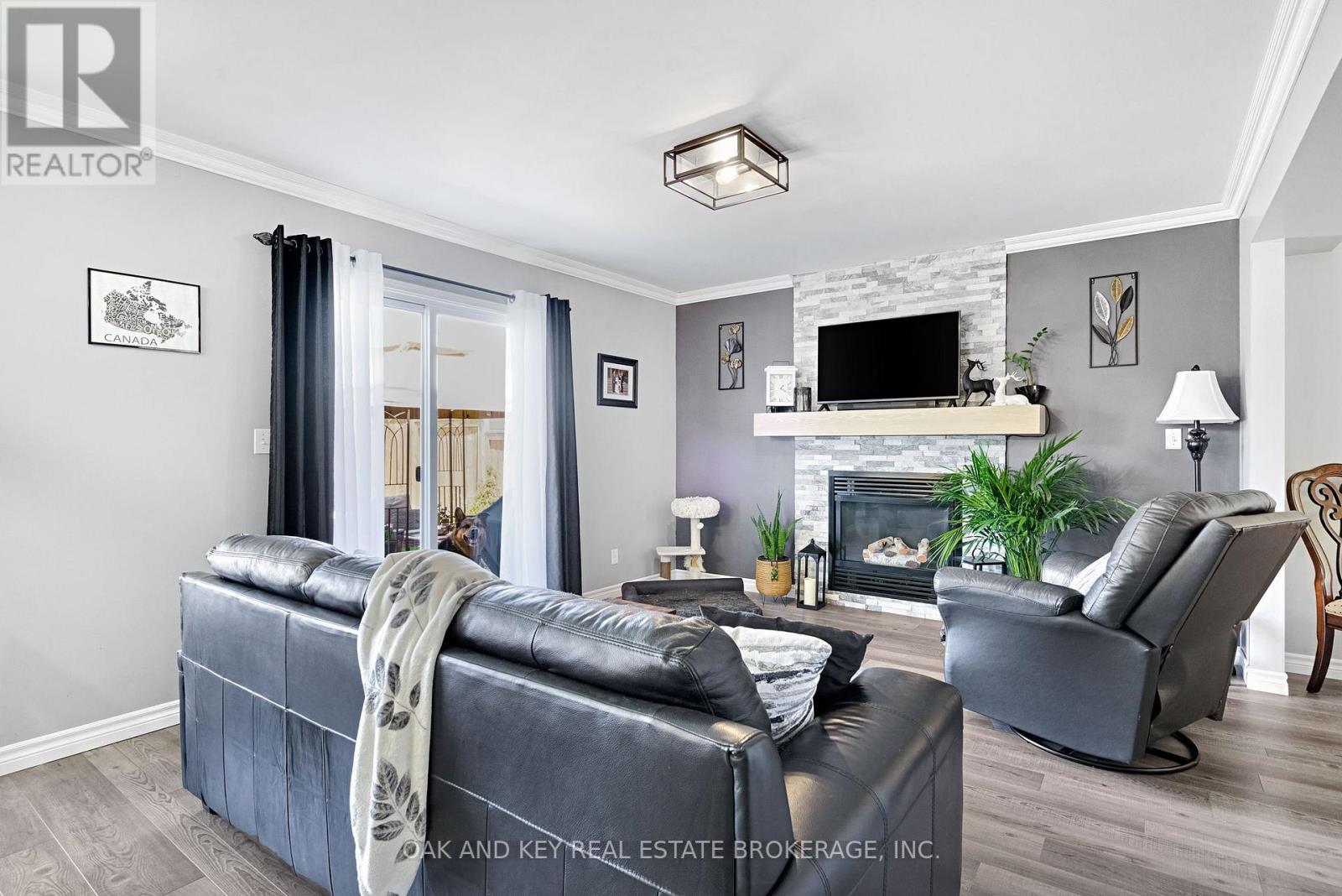 54 NAPOLEON DRIVE - 8